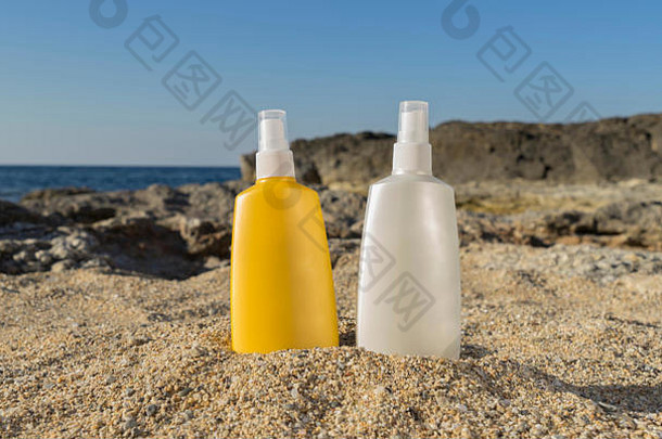 两瓶本品，用于日光浴和之后在沙质背景上进行日光浴。夏<strong>季护肤</strong>理念
