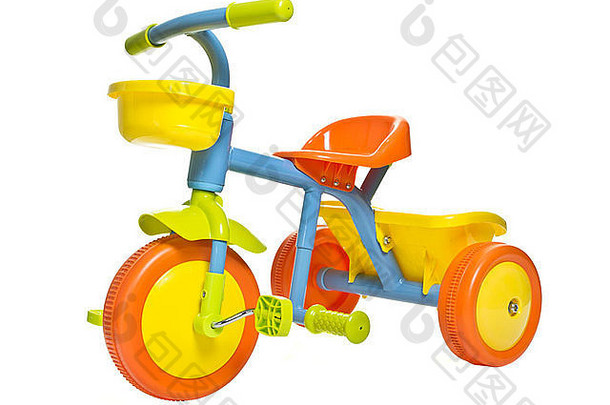 充满活力的儿童第一辆自行车/三轮车与白色隔离。
