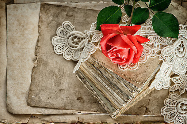 旧情书，红玫瑰花和复古花边