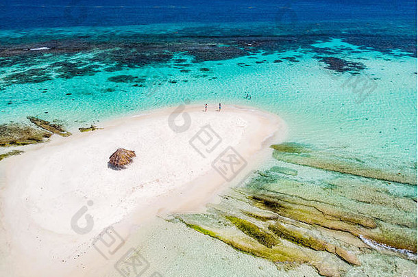 空中无人机视图小热带mopion岛沙洲绿松石加勒比海家庭孩子们文森特格林纳丁斯群岛