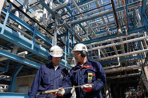 石油气体工人内部大化学炼油厂石油气体