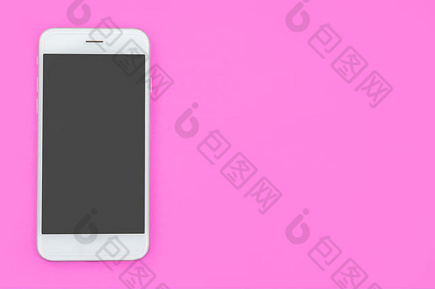 粉色背景上的智能手机，带有拷贝空间和剪辑路径。平铺。顶视图。