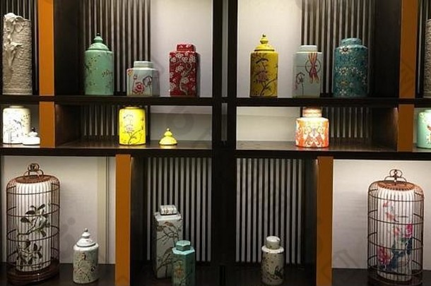 东南亚瓷器花瓶