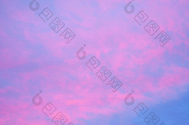 美丽的粉红色的天空云背景柔和的颜色天空云
