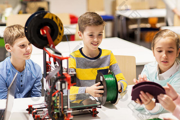 机器人学校3d打印机的快乐儿童