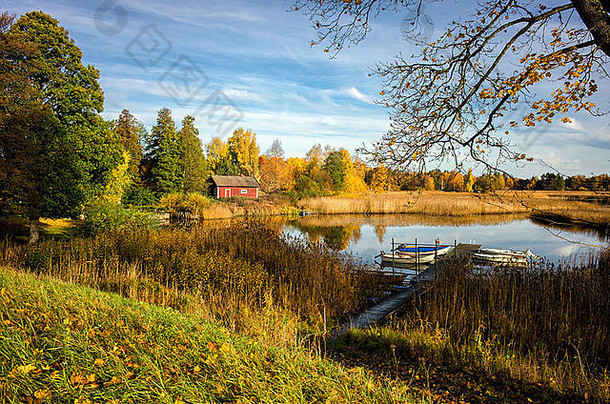 瑞典斯文内瓦德苏特恩<strong>湖</strong>畔的秋天。