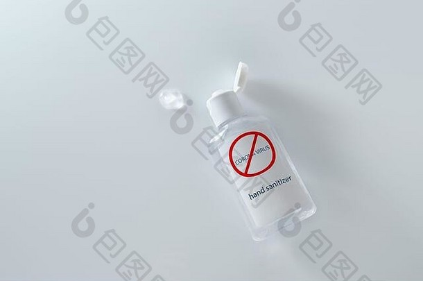一瓶抗病毒的洗手液凝胶。