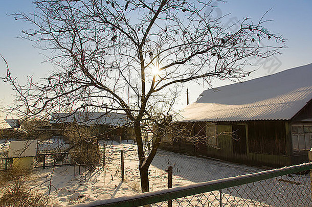 拍摄欧洲雪域冬天的乡村风景