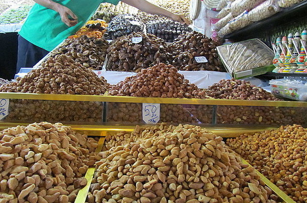 摩洛哥马拉喀什露天市场的坚果和干果