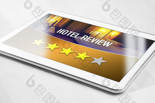 满意、快乐的顾客和评审员对酒店进行了良好的评审。五颗星中有四颗星。桌面上的移动设备，带有虚拟批评应用程序