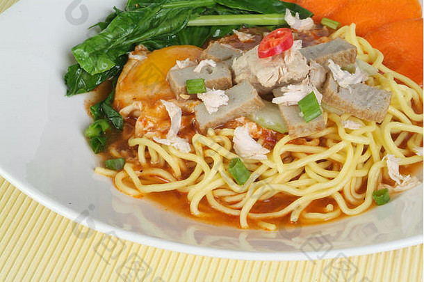 面条汤与亚洲食品