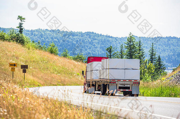 大钻井平台经典美国强大的红色的半卡车平床上半预告片<strong>运输商</strong>业货物运行绕组路山