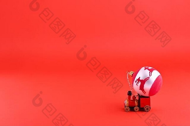 圣诞节背景红色的圣诞节树玩具玩具木火车假期卡复制空间