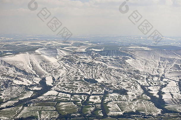 空中视图显示雪南部奔宁山脉