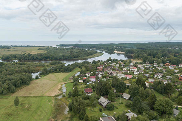 高亚河拉脱维亚排水波罗的海海空中无人机前视图