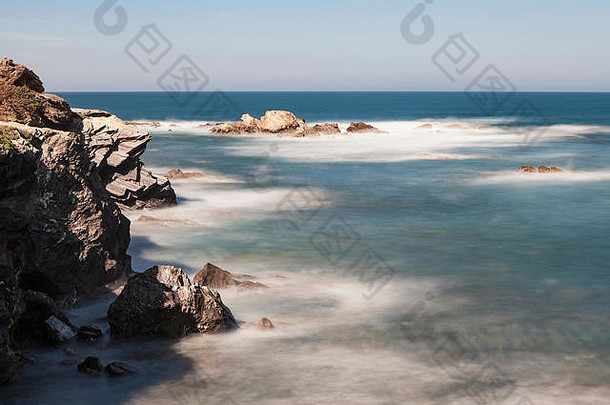 渔民路线，位于葡萄牙西南部，有岩层和水晶海。