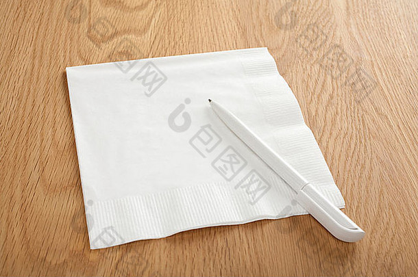 白色餐巾serviette笔橡木表面理想的笔记电话数字伟大的的想法咖啡
