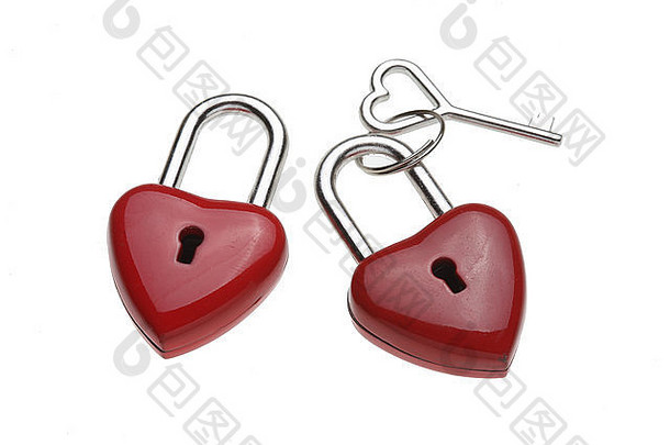 小小的心形锁，挂锁，就像带有心形把手的钥匙的爱情锁