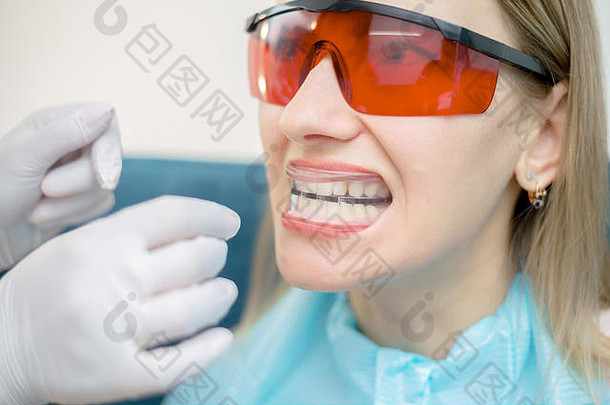 牙齿美白程序。牙齿护理概念