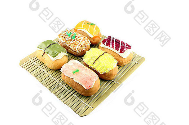 混合颜色寿司甜甜圈竹子菜白色背景