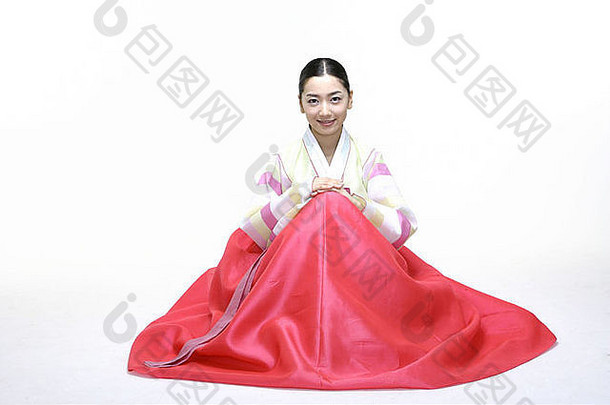 年轻的女人传统的朝鲜文衣服