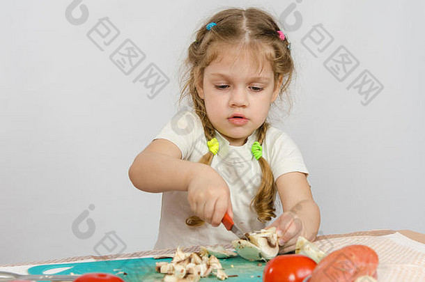 五年女孩表格硬削减蘑菇刀