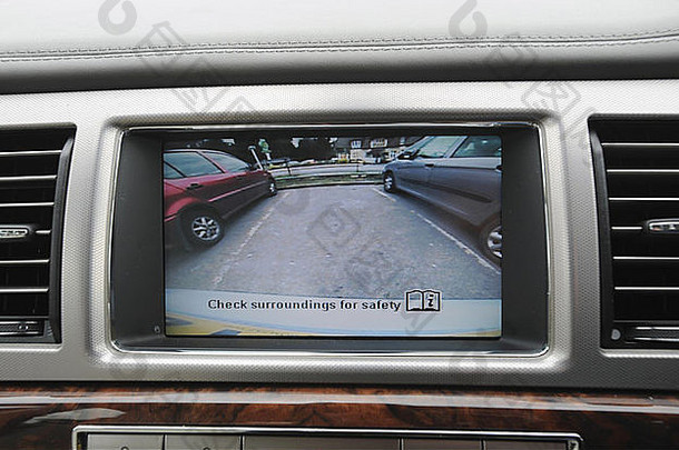 Jaguar XF仪表板中的倒车摄像头屏幕
