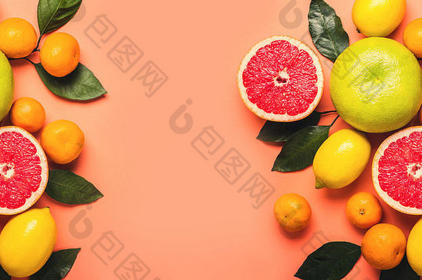 健康食品背景。有叶子的柑<strong>橘</strong>类水果。活<strong>珊瑚</strong>背景。颜色趋势2019。