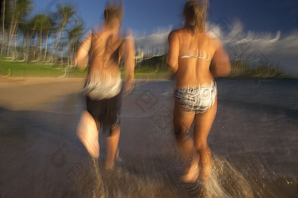 夏威夷海滩跑步者