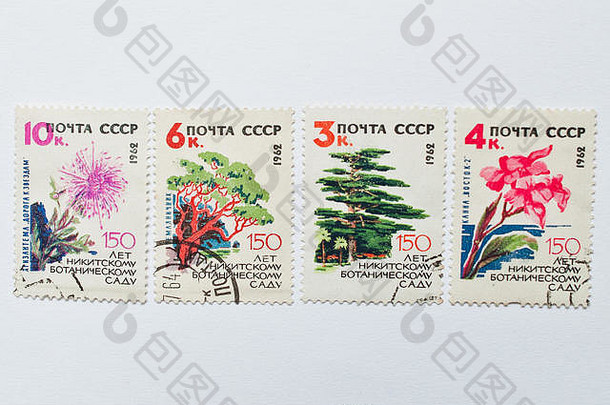 乌兹哥罗德，乌克兰——大约2016年5月：收集在苏联印刷的邮票，展示尼基茨基植物园150周年纪念