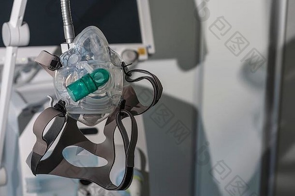 <strong>无创</strong>通气面罩，ICU n医院背景医用呼吸机。