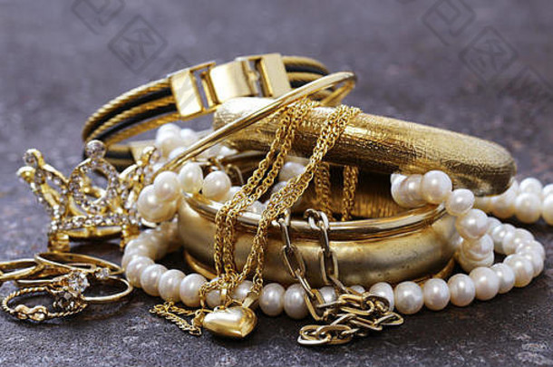 黄金珠宝、珍珠、手镯和项链