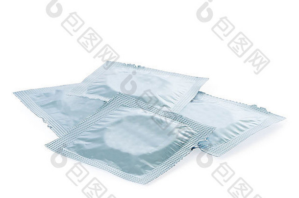 避孕套包装在白色背景上