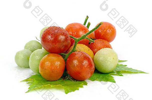新鲜的西红柿白色背景