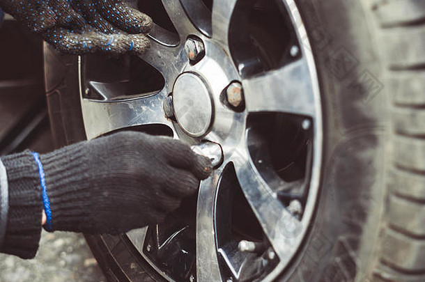改变平车轮胎路轮胎维护损坏的车轮胎