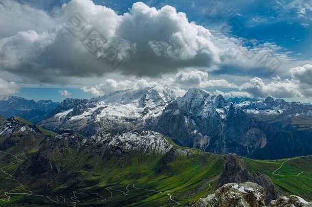 白云石意大利阿尔卑斯山，山口
