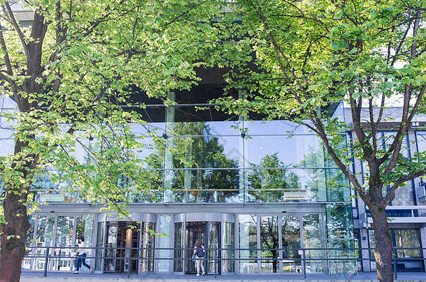 阿姆斯特丹大学建筑外部的图像