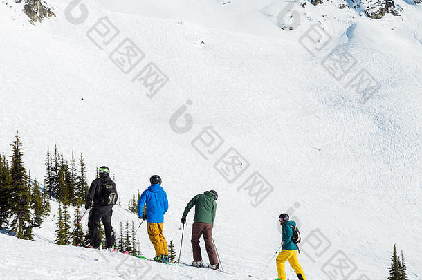 集团滑雪者blackcomb天堂阳光明媚的一天