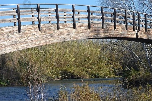 木悬架桥亚河亚自然公园瓦伦西亚东部西班牙