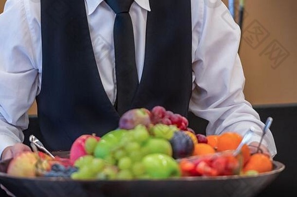 服务员服务水果自助餐业务会议