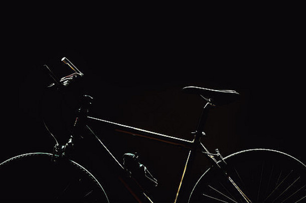 现代运动自行车的一部分，带有照明的突出形状。