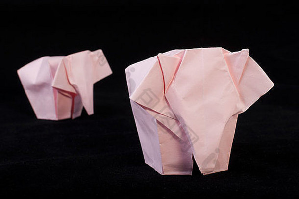 粉红色的大象黑色的孤立的<strong>折纸</strong>