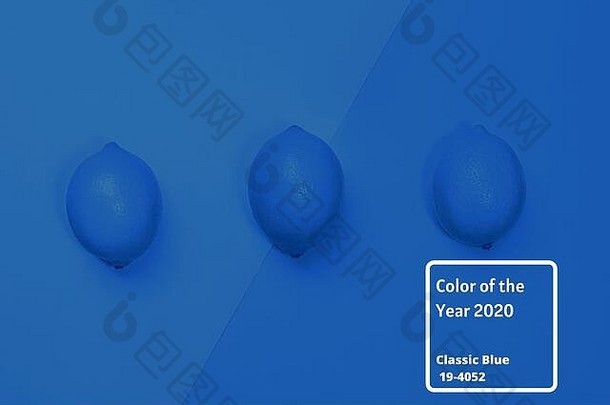 经典蓝色的颜色一年登记梯度颜色调色板有创意的模式使柠檬经典蓝色的背景水果最小的概念前视图平躺关闭