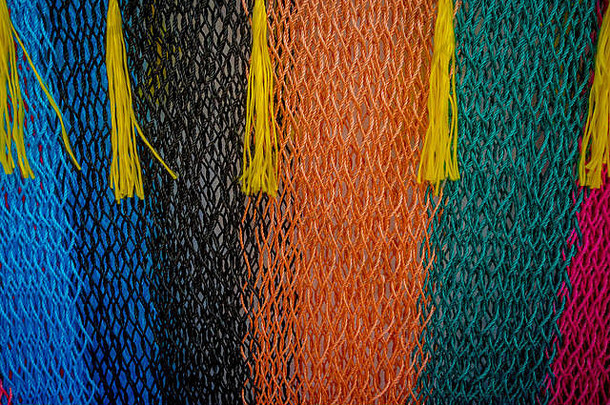 在拉丁美洲市场出售的彩色墨西哥毛毯，面料背景