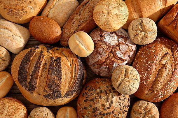面包和面包卷是多种面包、口味和形状，不仅在波兰，而且在全世界的面包店和杂货店都能找到。