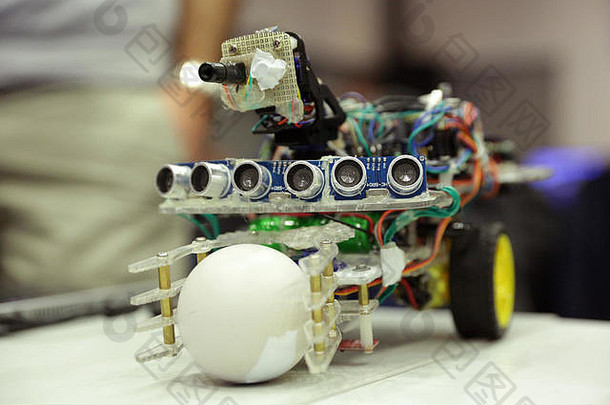 索菲亚保加利亚12月比赛机器人开放竞争白手起家的机器人学校学生机器人平发出难闻的气味球