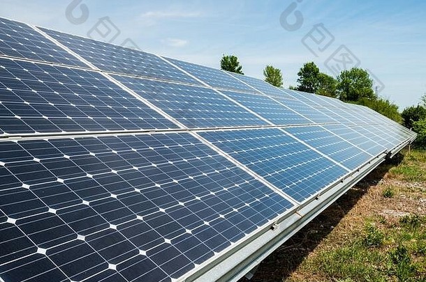 太阳能电池板、<strong>光</strong>伏、替代电源——可持续资源的概念