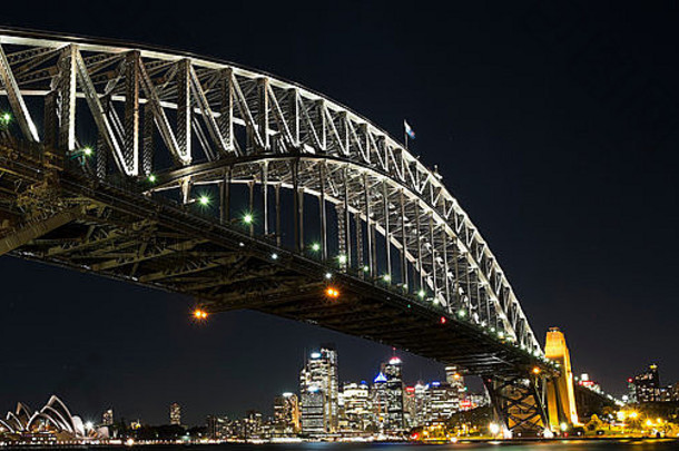 晚上的悉尼海港大桥