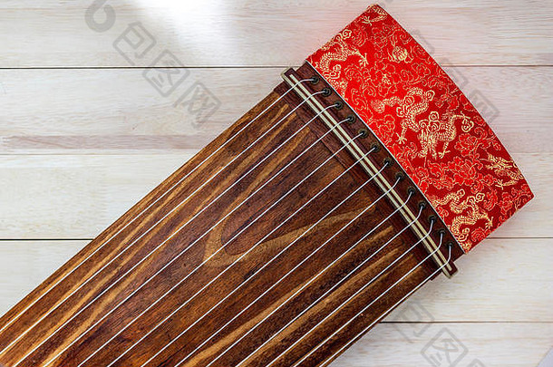 日本竖琴，日本传统乐器。