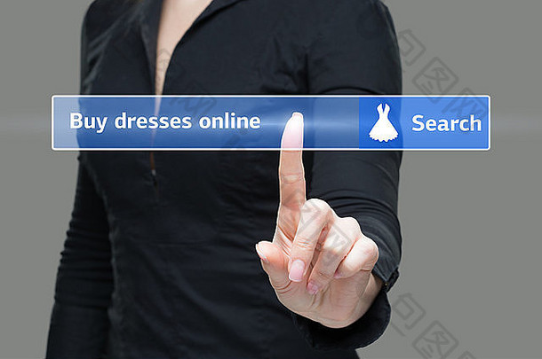 女孩点击虚拟键盘-在线购买礼服